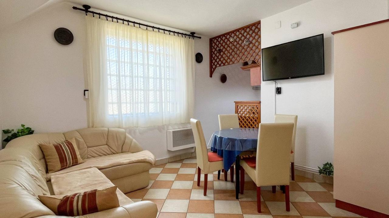 Magyar Apartmanhazak I-Iii. Zalakaros Exterior photo